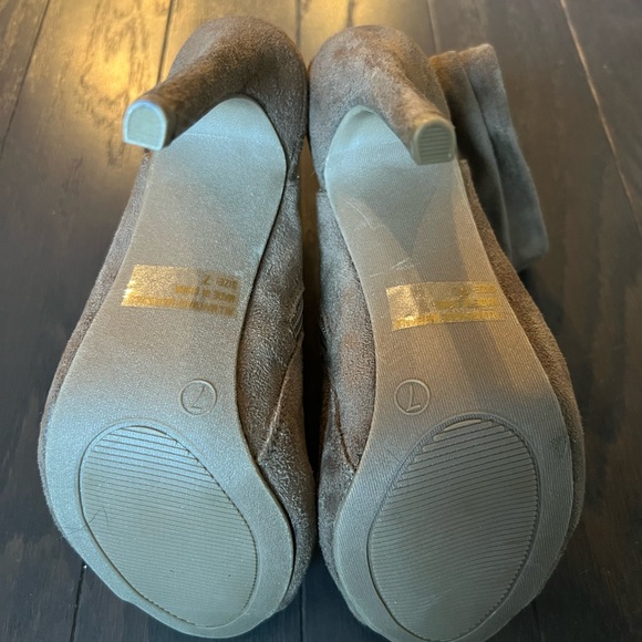 NEW Suede Ankle Boots - Picture 3 of 3